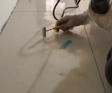 盘锦市瓷砖开裂维修公司专业分享瓷砖在铺贴前如果没有沥干水分，将会导致以下问题